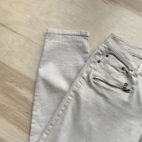 Max Tan Jeans  - Picture 3 of 8